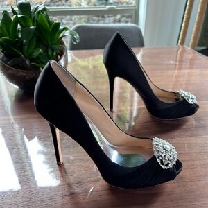 Badgley Mischka Satin Peep Toe Heels size 8.5 in black
